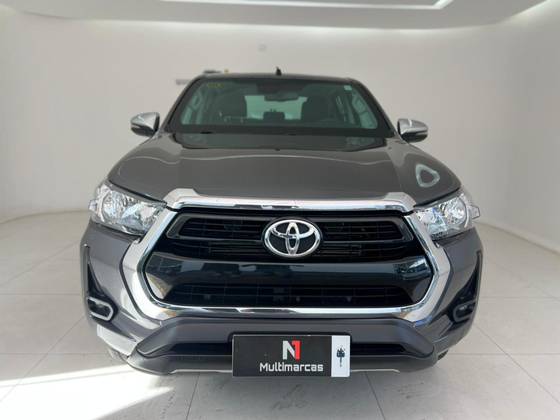 TOYOTA HILUX 2.8 D-4D TURBO DIESEL CD SRV 4X4 AUTOMÁTICO TOYOTA HILUX 2.8 D-4D TURBO DIESEL CD SRV 4X4 AUTOMÁTICO